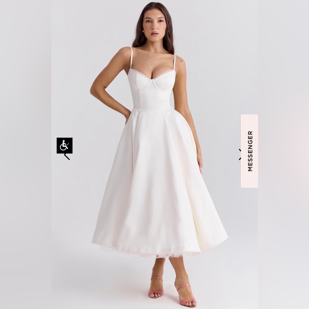 House of CB MADEMOISELLE
WHITE TULLE MIDI DRESS